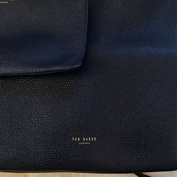 Pre owned. Like new Ted baker London helgesoft leather hobo bag - Picture 3 of 6